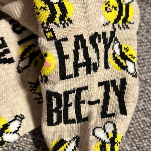NWT Xhilaration Low Cut Easy Bee-Zy Bee Socks - Picture 6 of 6